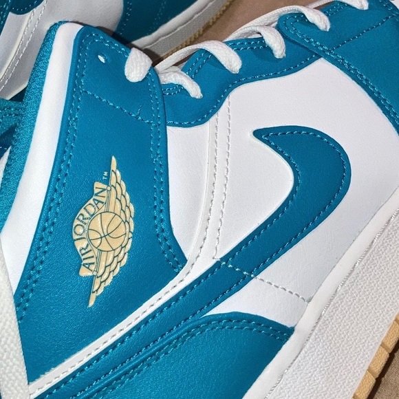 Jordan 1’s mid Sneaker BRAND NEW FRESH OUT THE BOX - Picture 2 of 6